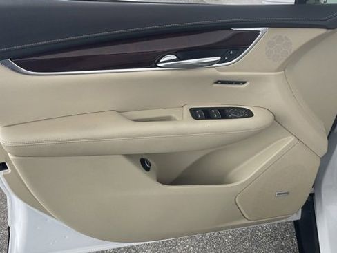 Used 2017 Cadillac XT5 Luxury w/ Driver Awareness Package image 34