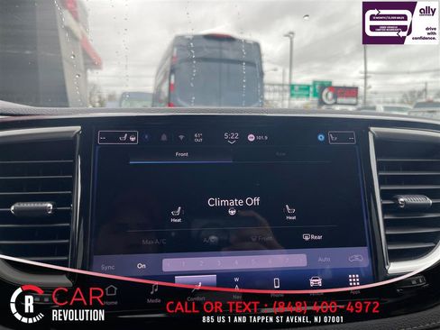 Used 2024 Chrysler Pacifica Limited FWD image 19