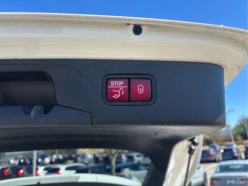 Used 2019 Mercedes-Benz GLC 300 4MATIC image 9