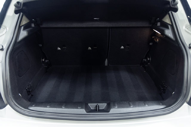 Used 2019 MINI Cooper 4-Door Hardtop w/ Storage Package FWD image 9