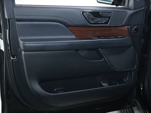 Used 2024 Lincoln Navigator Reserve image 17