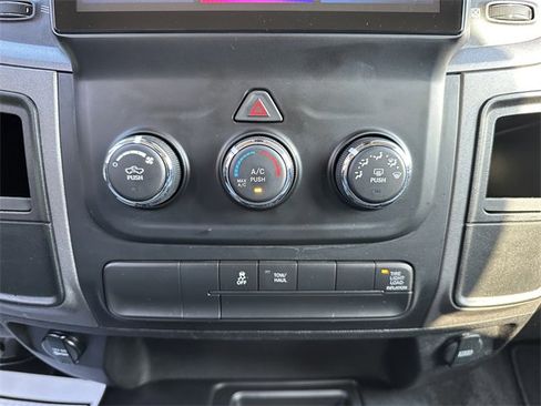 Used 2013 RAM 2500 Tradesman w/ Chrome Appearance Group image 18