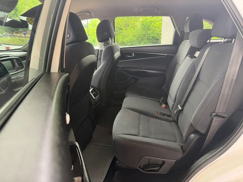 Used 2017 Kia Sorento AWD w/ LX Convenience Package image 21
