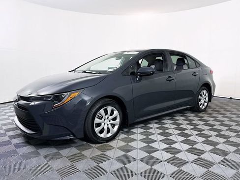 Used 2026 Toyota Corolla LE FWD image 3