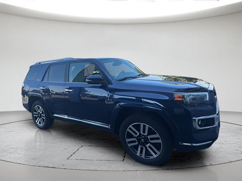 Used 2020 Toyota 4Runner Limited AWD/4WD image 2