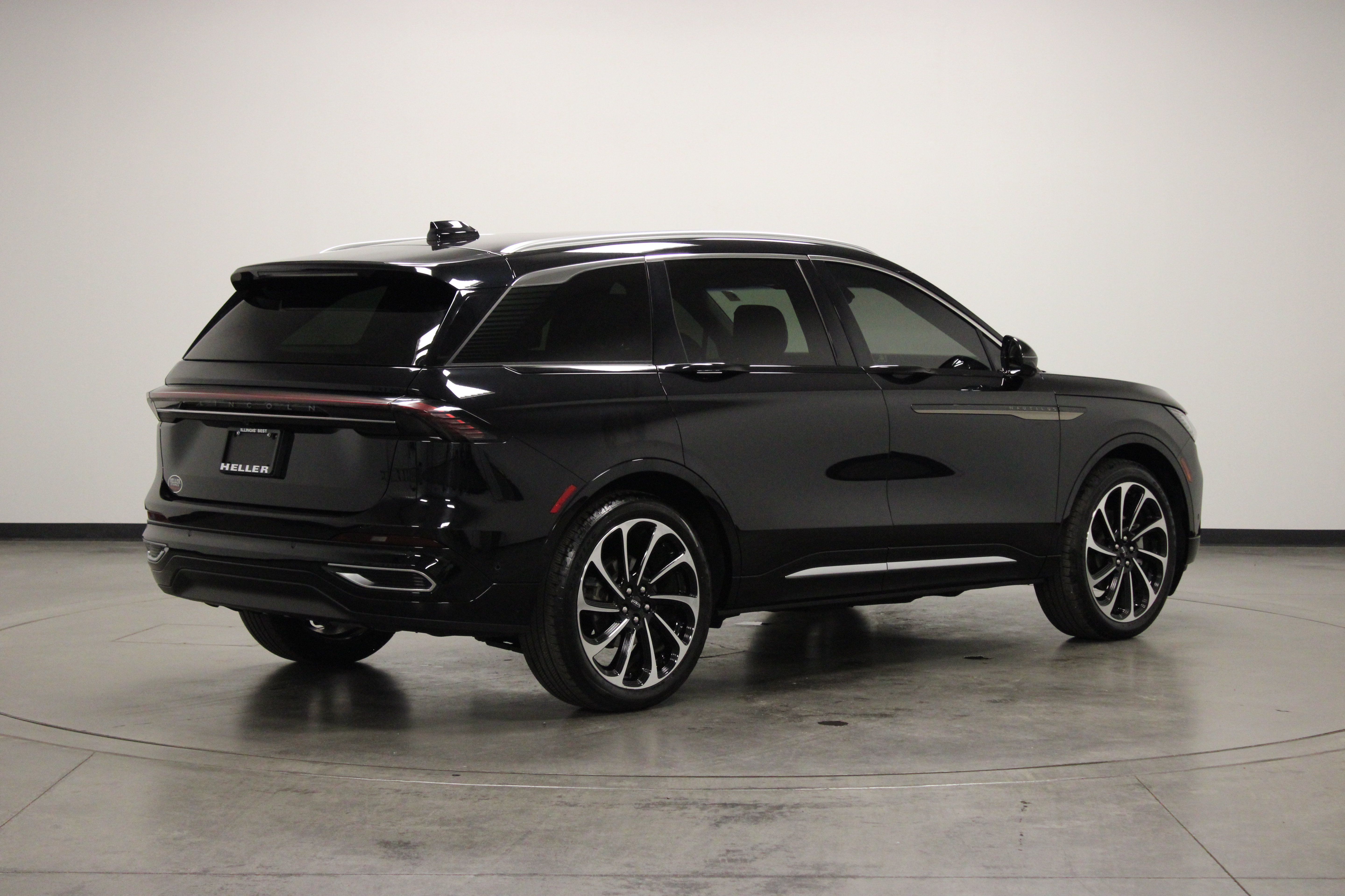 Used 2024 Lincoln Nautilus Black Label AWD/4WD image 8