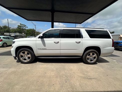 Used 2016 Chevrolet Suburban LT RWD image 5