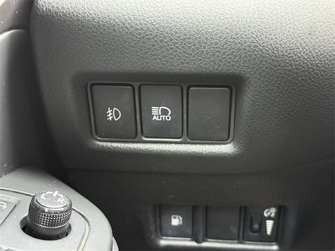 Used 2018 Toyota C-HR XLE image 21