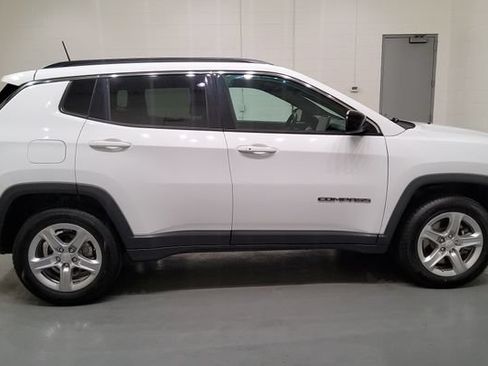 Used 2024 Jeep Compass Latitude AWD/4WD image 9