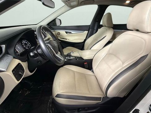 Used 2019 INFINITI QX50 Essential w/ Premium Heat Package image 17