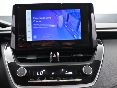 Used 2025 Toyota Corolla LE FWD image 16