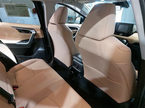 Used 2022 Toyota RAV4 LE image 11