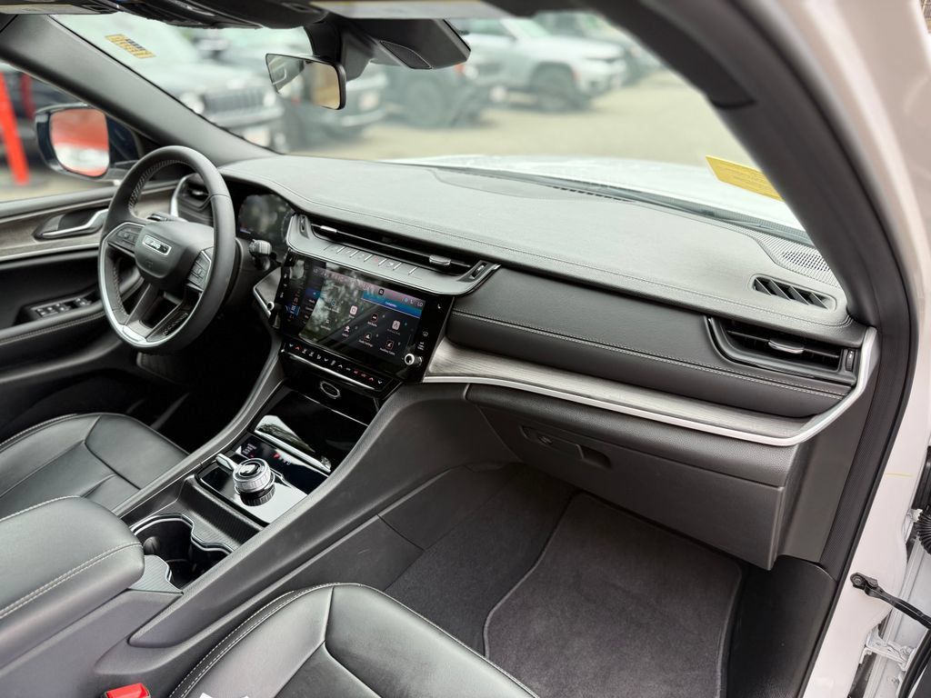 Used 2026 Jeep Grand Cherokee Limited w/ Limited Altitude Package AWD/4WD image 18