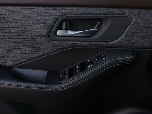 Used 2023 Nissan Rogue SV image 24