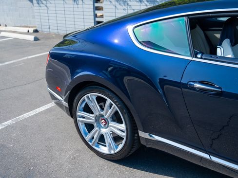 Used 2016 Bentley Continental GT image 9