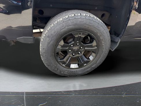 Used 2018 Chevrolet Silverado 1500 LT w/ Midnight Edition image 11