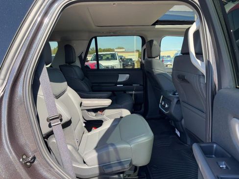 New 2025 Ford Expedition Active image 5