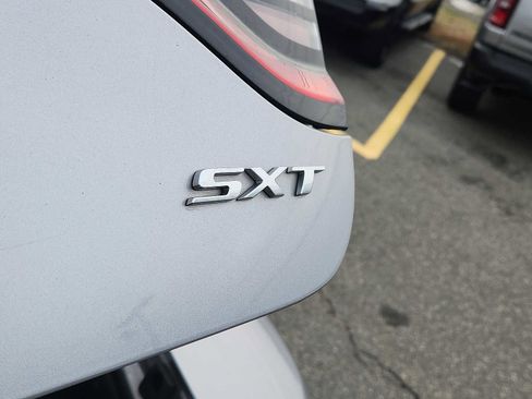 Used 2016 Dodge Charger SXT image 30