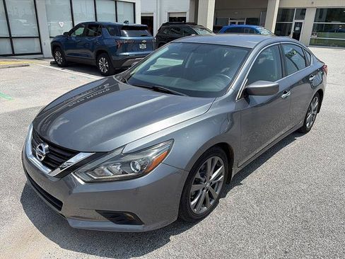 Used 2018 Nissan Altima 2.5 SR w/ SR Special Edition FWD image 2