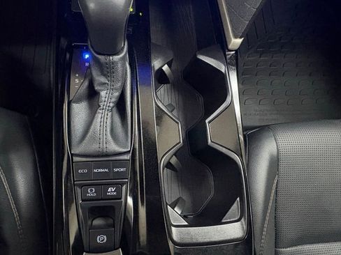 Used 2025 Toyota Camry XLE w/ Premium Plus Package image 18