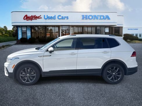 Used 2022 Volkswagen Tiguan SE image 2