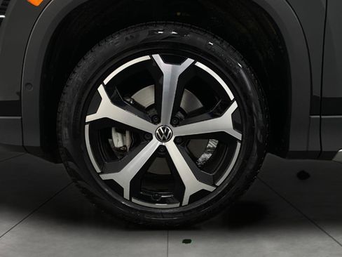 Certified 2026 Volkswagen Tiguan SE AWD/4WD image 12