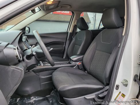 Used 2021 Nissan Kicks SV image 9