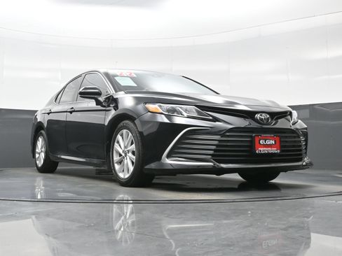 Used 2022 Toyota Camry LE FWD image 25
