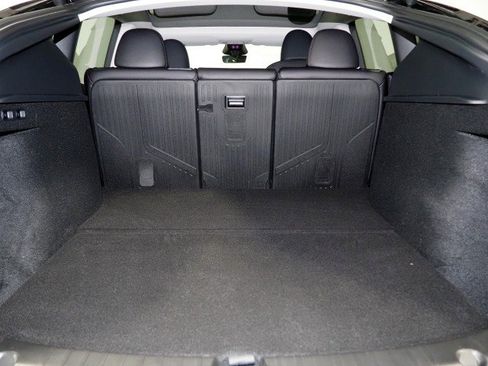 Used 2025 Tesla Model Y AWD image 38