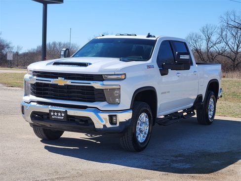 Used 2024 Chevrolet Silverado 3500 LT w/ Convenience Package image 3