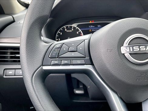 Used 2025 Nissan Altima 2.5 SV image 17