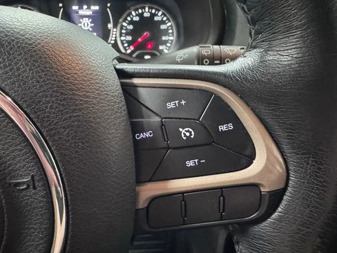 Used 2015 Jeep Renegade Latitude w/ Cold Weather Group II AWD/4WD image 24