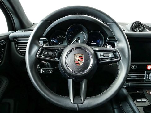 Certified 2025 Porsche Macan image 10