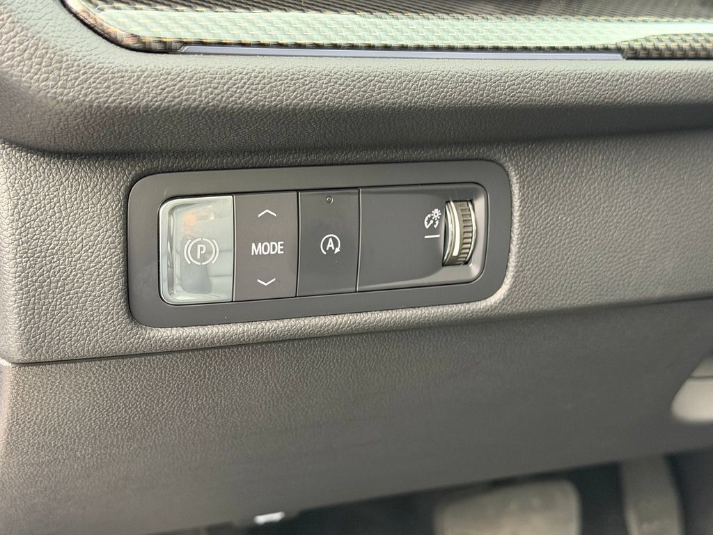 Used 2025 Chevrolet Traverse High Country FWD image 55