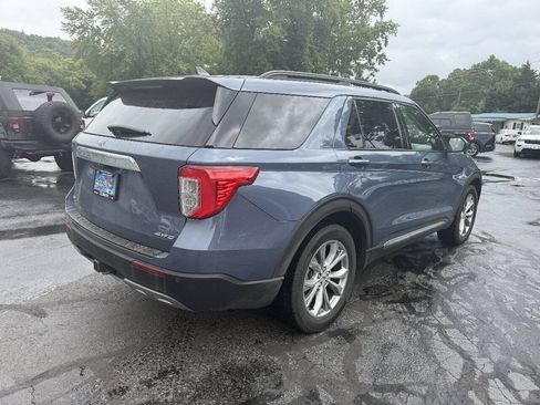 Used 2021 Ford Explorer XLT w/ Equipment Group 202A AWD/4WD image 12