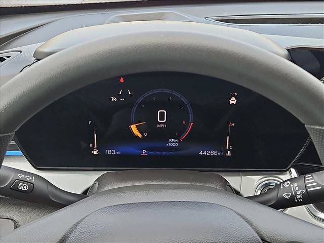 Used 2025 Chevrolet Trax LT FWD image 11