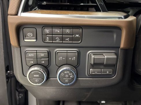 New 2026 Chevrolet Suburban High Country AWD/4WD image 25