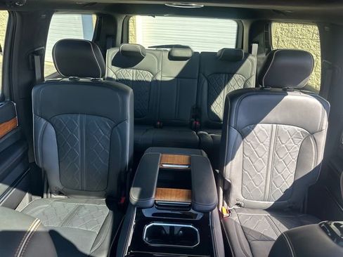Used 2024 Jeep Grand Wagoneer Series III AWD/4WD image 38