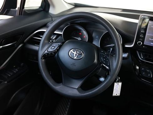 Used 2021 Toyota C-HR LE image 31