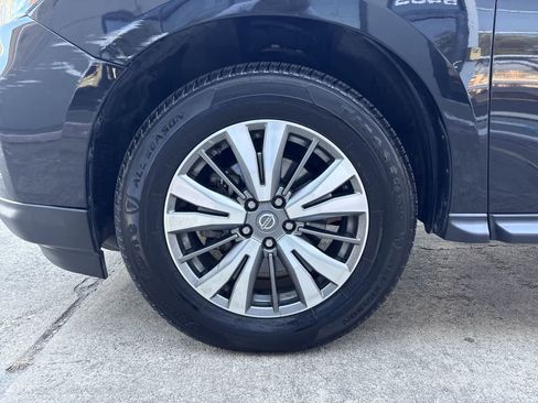 Used 2020 Nissan Pathfinder SV image 8