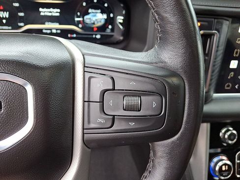 Used 2022 GMC Yukon XL Denali AWD/4WD image 18