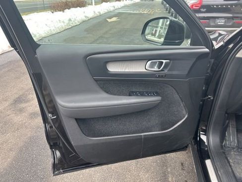 Certified 2025 Volvo XC40 B5 Core image 16