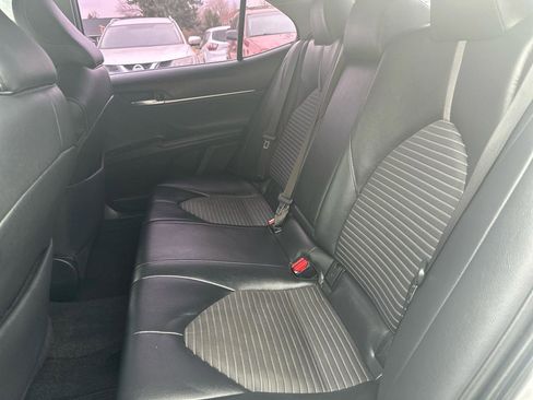 Used 2018 Toyota Camry SE image 12