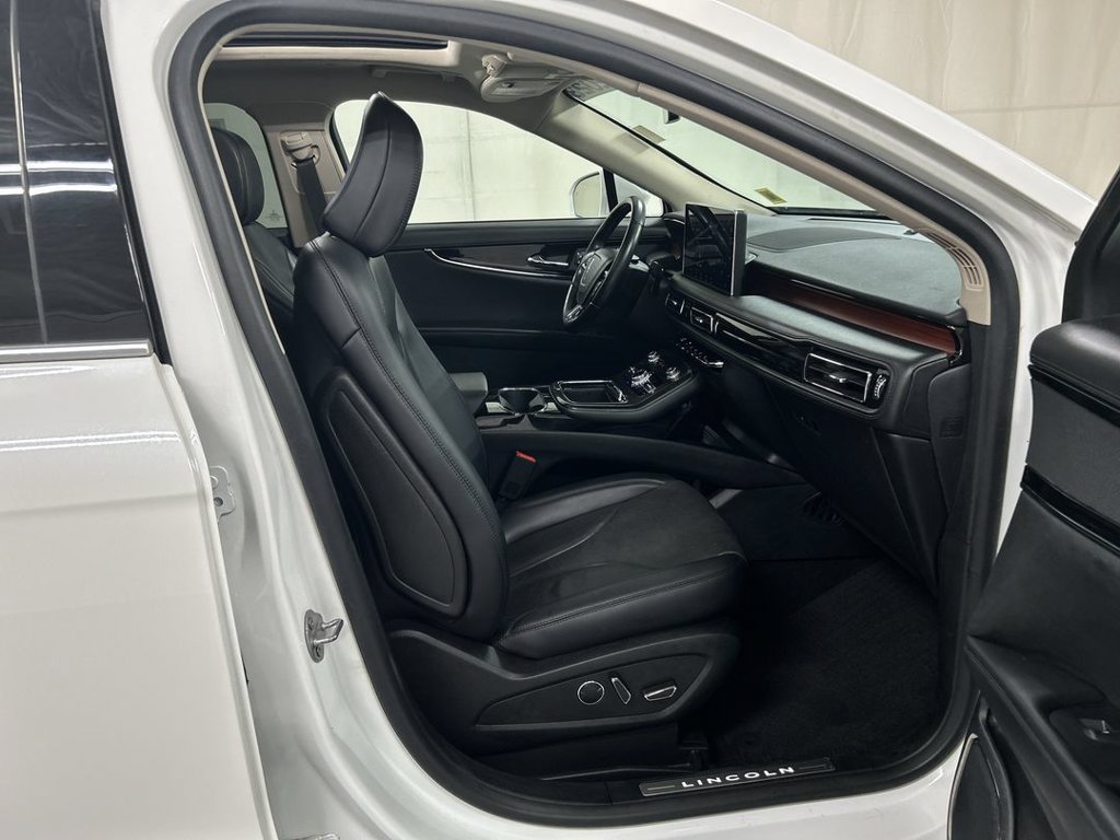 Used 2023 Lincoln Nautilus Reserve AWD/4WD image 24
