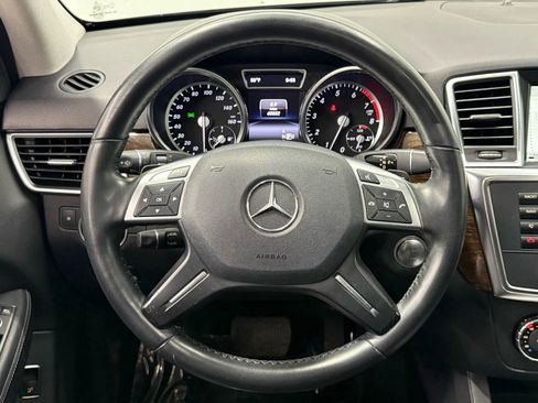Used 2014 Mercedes-Benz ML 350 ML 350 4MATIC Sport Utility 4D w/ Premium 1 Package image 19