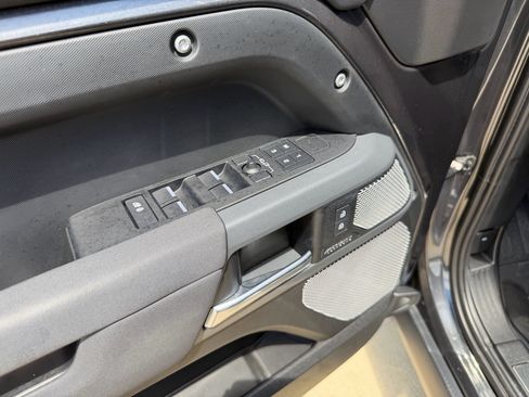Used 2023 Land Rover Defender 130 X-Dynamic SE AWD/4WD image 23