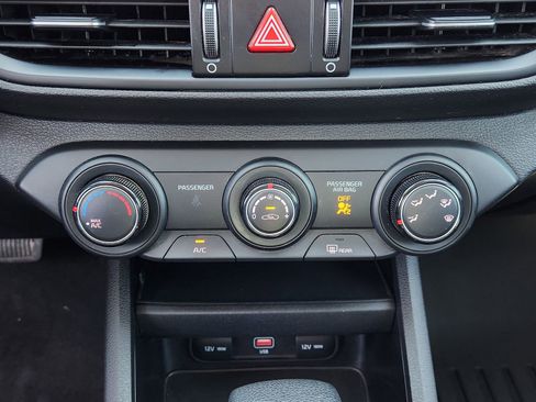 Used 2023 Kia Forte LXS w/ LXS Technology Package image 22