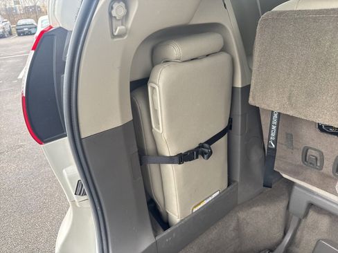 Used 2016 Toyota Sienna XLE image 25