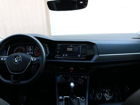 Used 2021 Volkswagen Jetta SE image 38