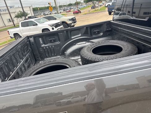 Used 2017 Ford F150 XLT w/ Equipment Group 302A Luxury AWD/4WD image 4